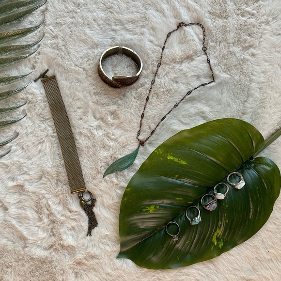 JEWELRY BUNDLE - Picture 1 of 9